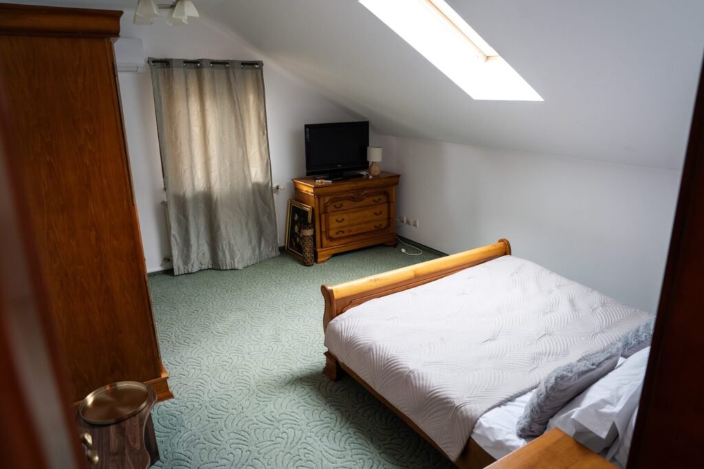 Galerie Dormitor din Apartamentul Belvedere cu televizor