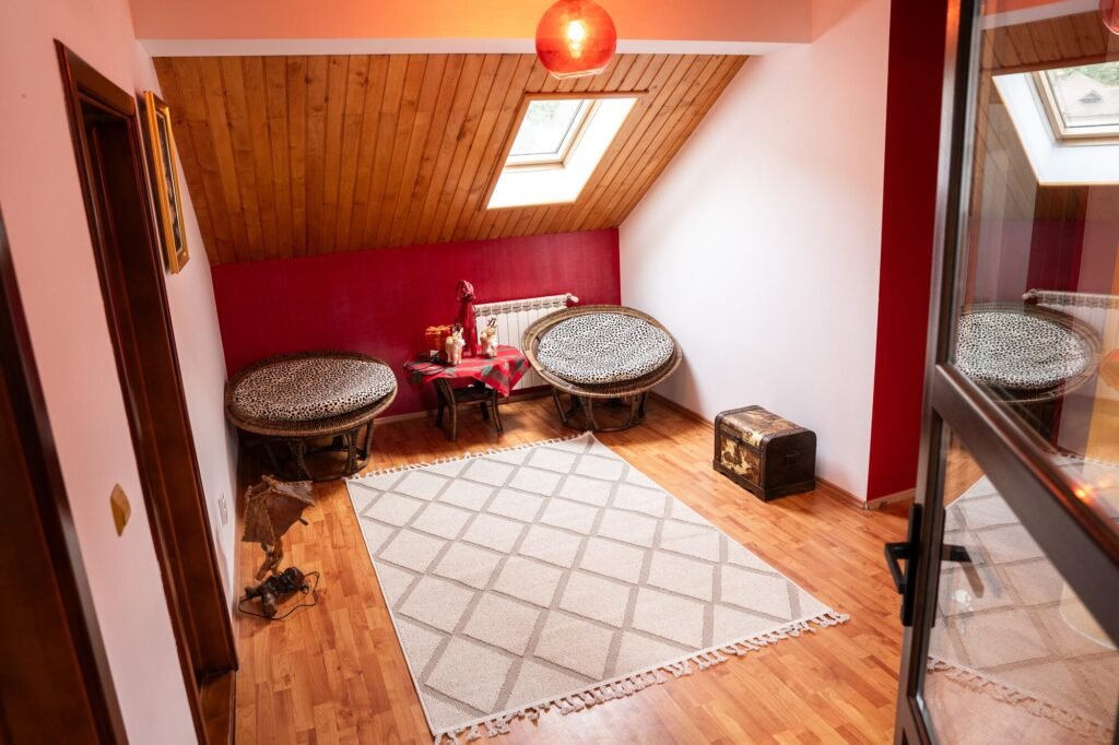 Galerie Colț de relaxare din Apartamentul Belvedere, cu fotolii rotunde
